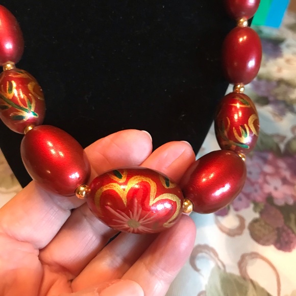 HAND PAINTED COPPERY RED LIGHTWEIGHT NECKLACE - Picture 10 of 15